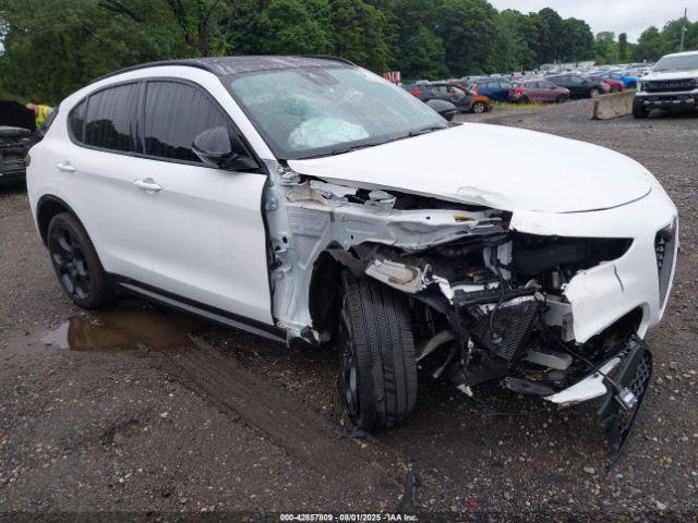  Salvage Alfa Romeo Stelvio
