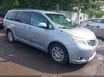  Salvage Toyota Sienna