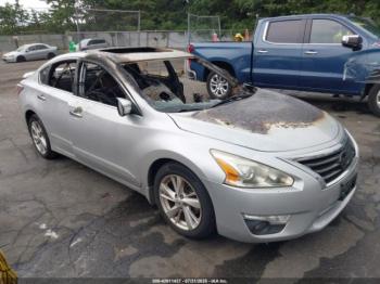 Salvage Nissan Altima