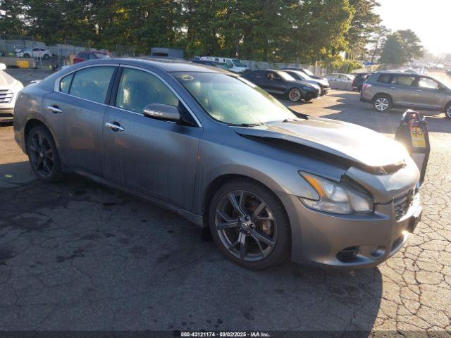  Salvage Nissan Maxima