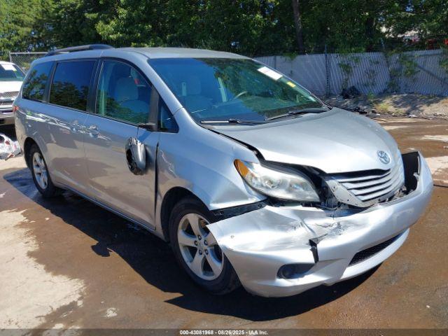  Salvage Toyota Sienna