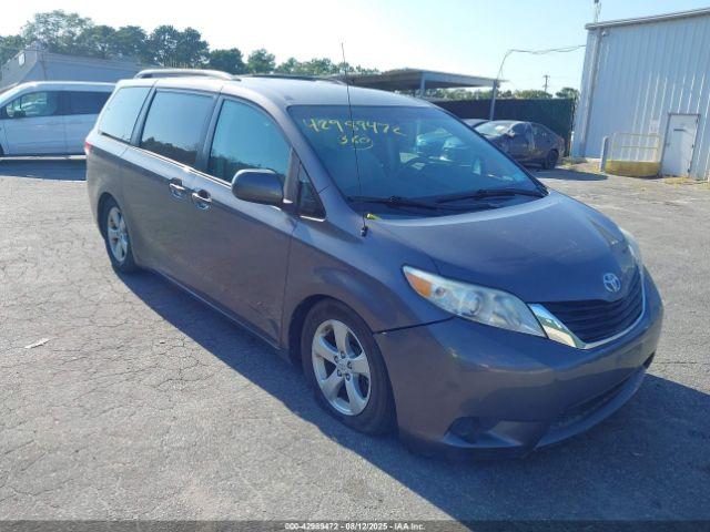  Salvage Toyota Sienna