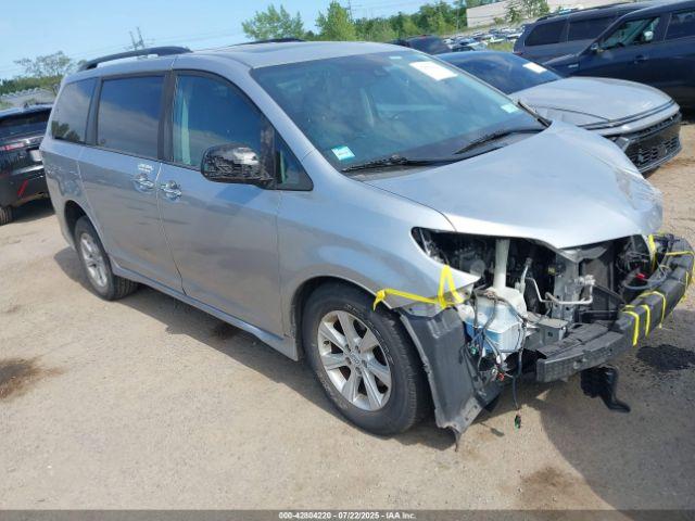  Salvage Toyota Sienna