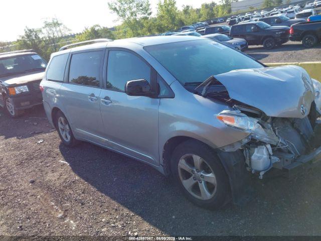  Salvage Toyota Sienna