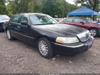  Salvage Lincoln Towncar