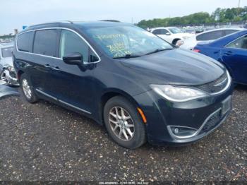  Salvage Chrysler Pacifica