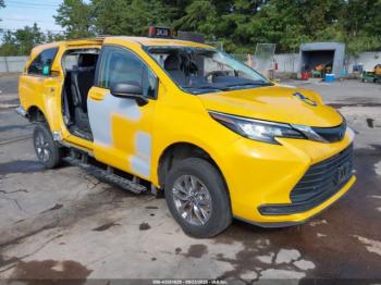  Salvage Toyota Sienna