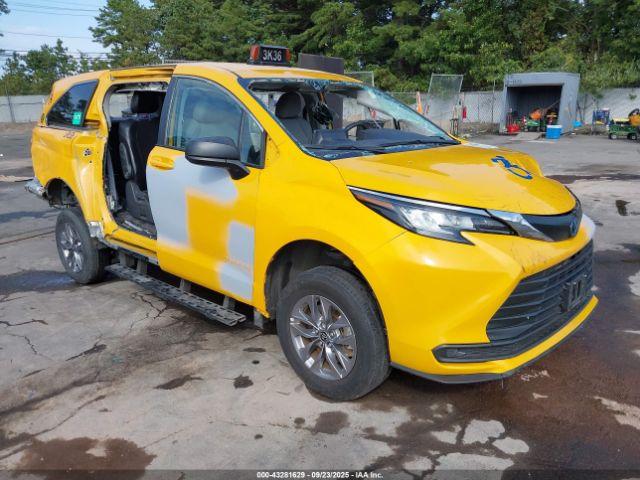  Salvage Toyota Sienna