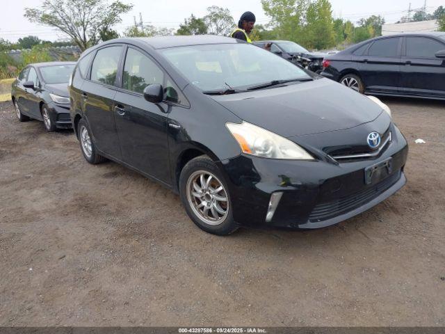  Salvage Toyota Prius v