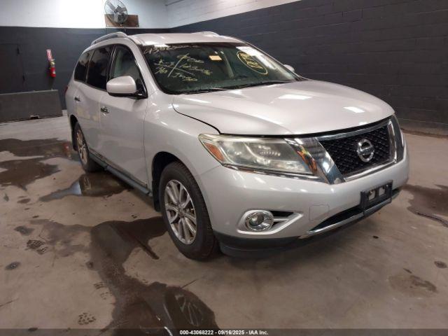  Salvage Nissan Pathfinder