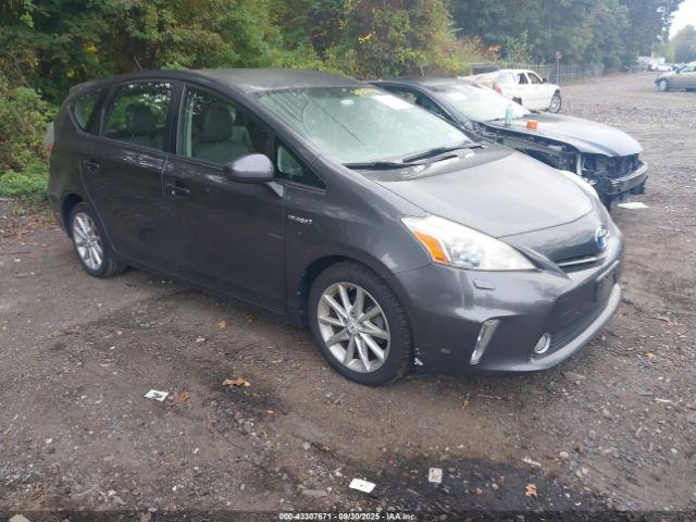  Salvage Toyota Prius v