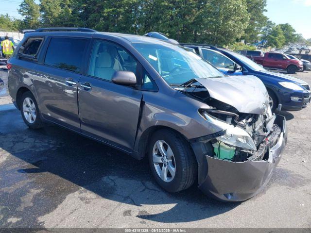  Salvage Toyota Sienna