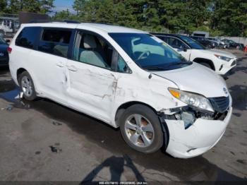  Salvage Toyota Sienna