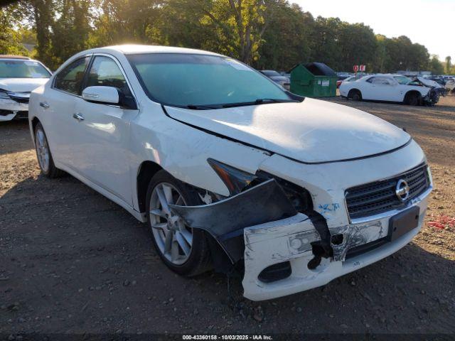  Salvage Nissan Maxima