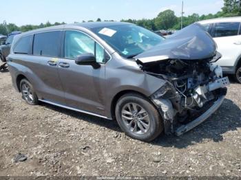  Salvage Toyota Sienna