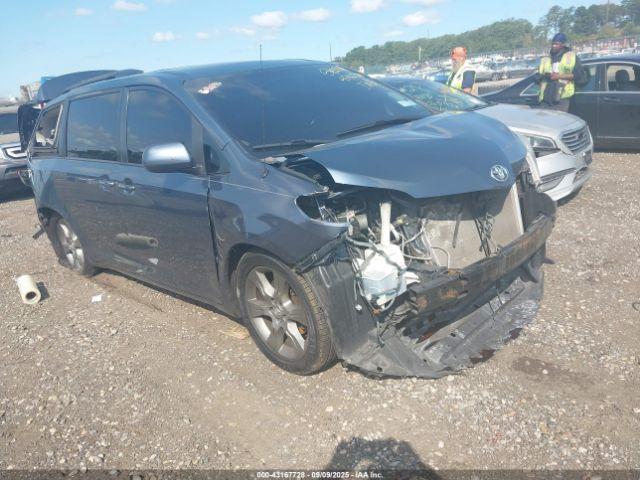  Salvage Toyota Sienna