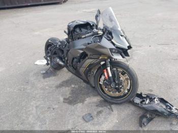  Salvage Kawasaki Zx1002