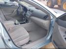 Toyota Camry Le Image 9