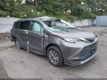  Salvage Toyota Sienna