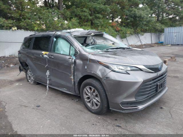  Salvage Toyota Sienna