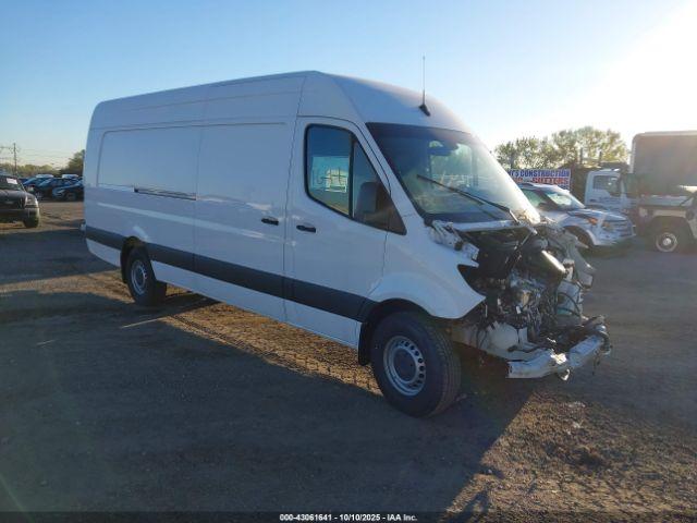  Salvage Mercedes-Benz Sprinter 2500