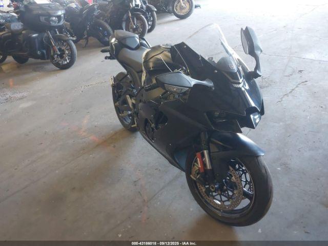  Salvage Kawasaki Zx1002