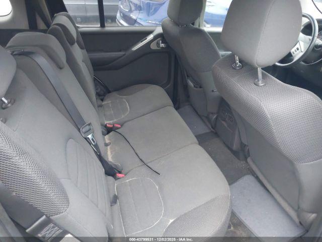 Nissan Pathfinder S Image 6