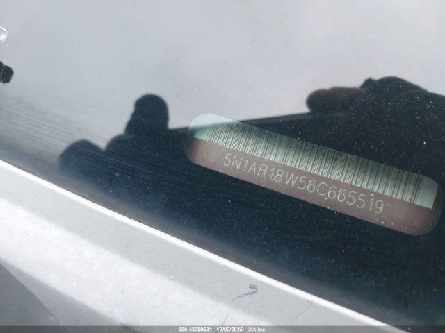 Nissan Pathfinder S Image 12