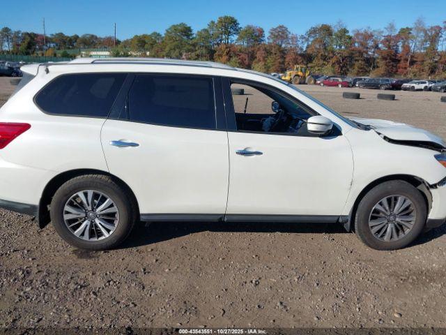 Nissan Pathfinder Sv Image 4