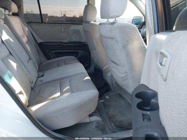 Toyota Highlander V6 Image 9