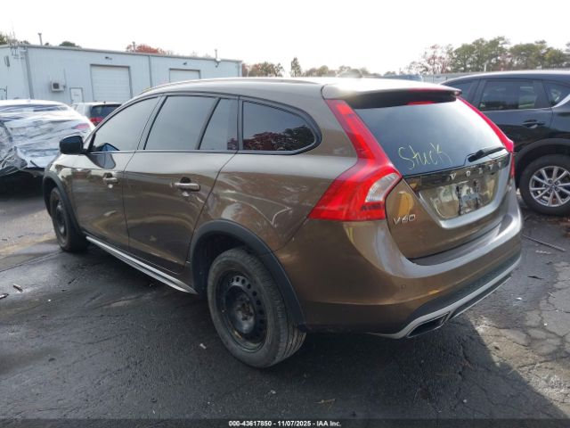 Volvo V60 Cross Country T5 Image 2