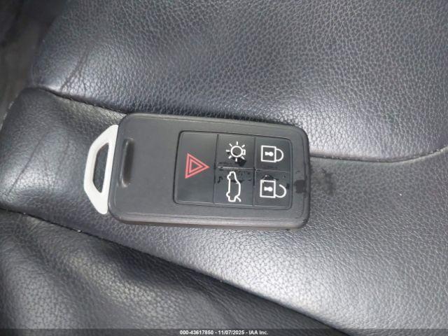 Volvo V60 Cross Country T5 Image 9