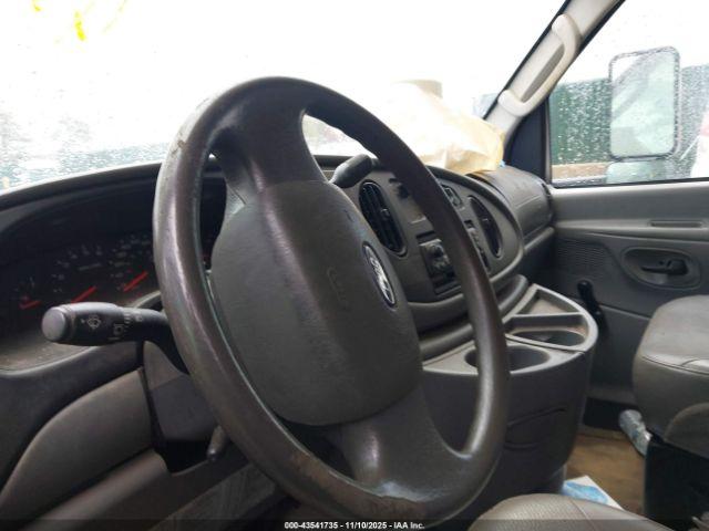Ford E-450 Image 11