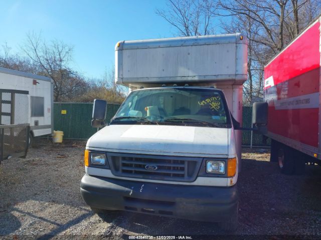 Ford E-450 Image 9