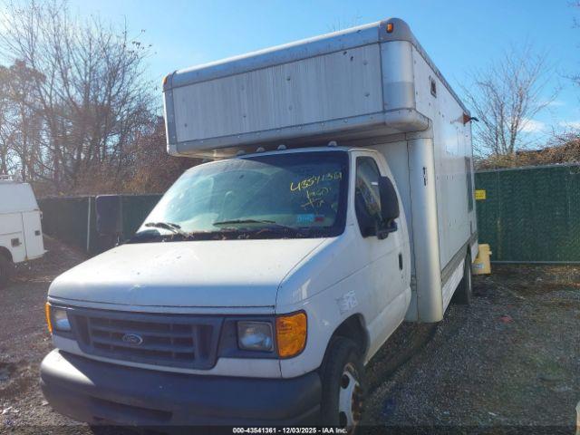 Ford E-450 Image 6