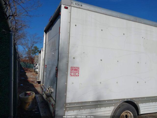 Ford E-450 Image 2