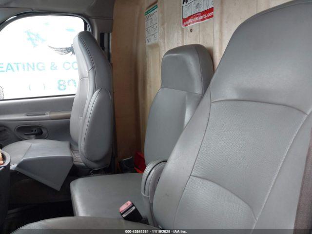 Ford E-450 Image 14
