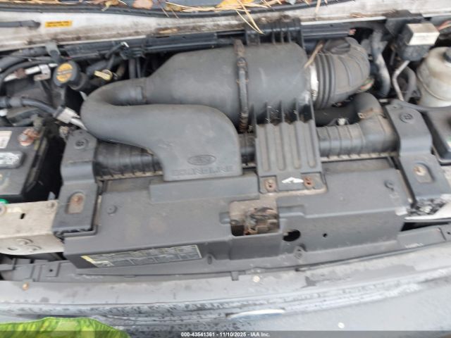 Ford E-450 Image 7