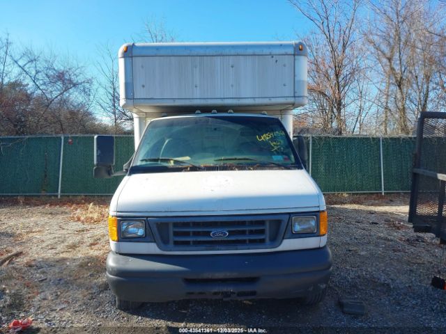 Ford E-450 Image 10