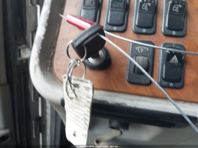 Peterbilt 379 Image 9