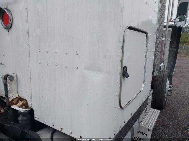 Peterbilt 379 Image 5