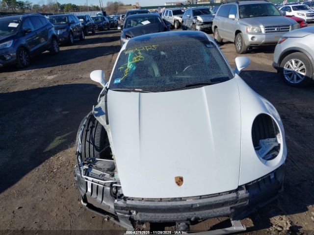 Porsche 911 Image 16