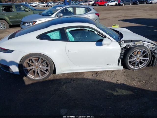 Porsche 911 Image 15