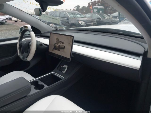 Tesla Model Y Image 17