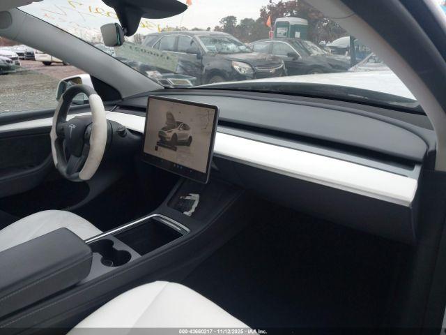 Tesla Model Y Image 17