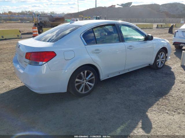 Subaru Legacy 2.5i Limited Image 3