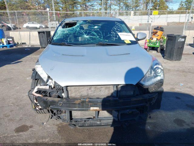 Hyundai VELOSTER Image 10