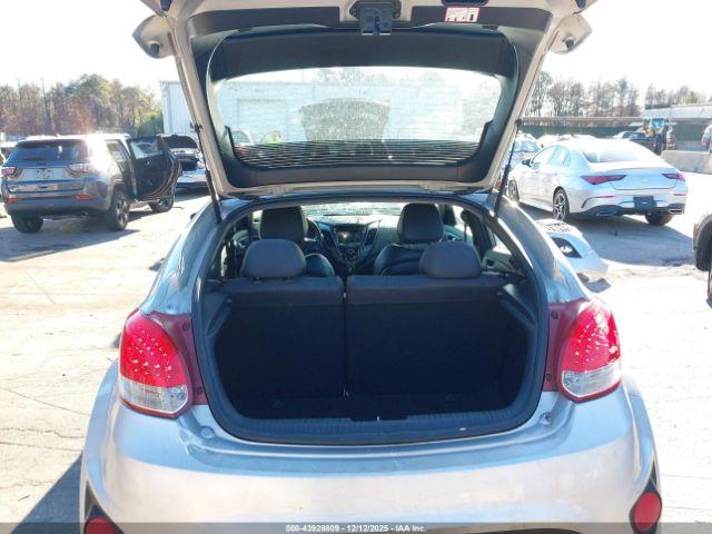 Hyundai VELOSTER Image 18