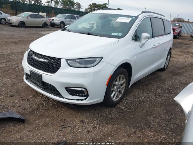 Chrysler Pacifica Touring L Image 4