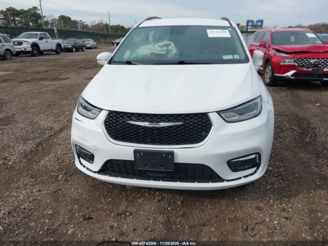 Chrysler Pacifica Touring L Image 15